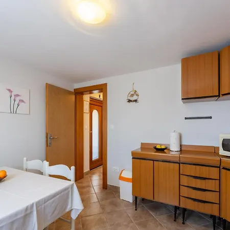 Casa Nadia In Peroj - Haus Fuer 8 Personen 파자나