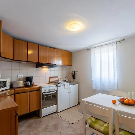 Casa Nadia In Peroj - Haus Fuer 8 Personen 펜션 파자나