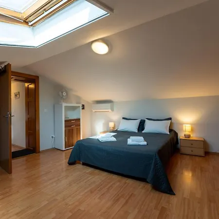 Casa Nadia In Peroj - Haus Fuer 8 Personen 펜션 파자나