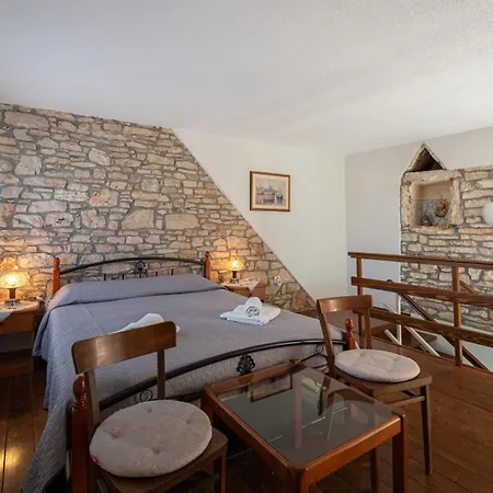 Casa Nadia In Peroj - Haus Fuer 8 Personen
