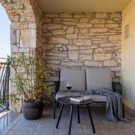 Casa Nadia In Peroj - Haus Fuer 8 Personen 펜션 파자나