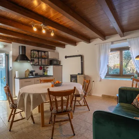 Casa Nadia In Peroj - Haus Fuer 8 Personen