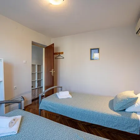 Casa Nadia In Peroj - Haus Fuer 8 Personen 파자나