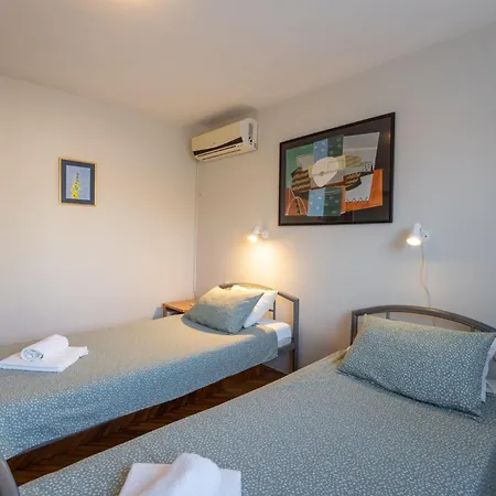 Casa Nadia In Peroj - Haus Fuer 8 Personen * 파자나