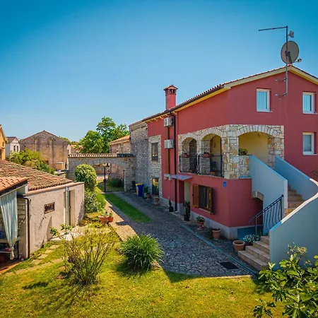 Casa Nadia In Peroj - Haus Fuer 8 Personen * فاجانا