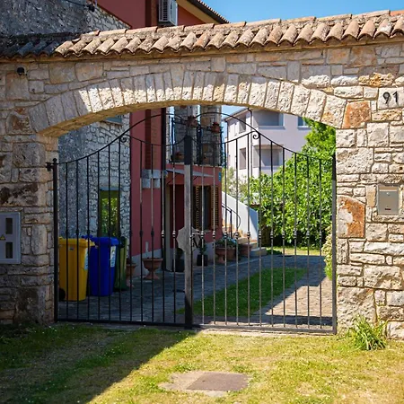 Casa Nadia In Peroj - Haus Fuer 8 Personen بيت للعطل فاجانا