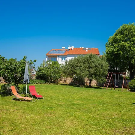 Casa Nadia In Peroj - Haus Fuer 8 Personen 파자나