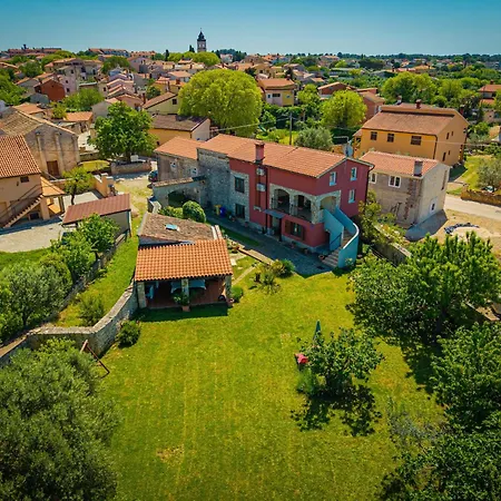 Casa Nadia In Peroj - Haus Fuer 8 Personen